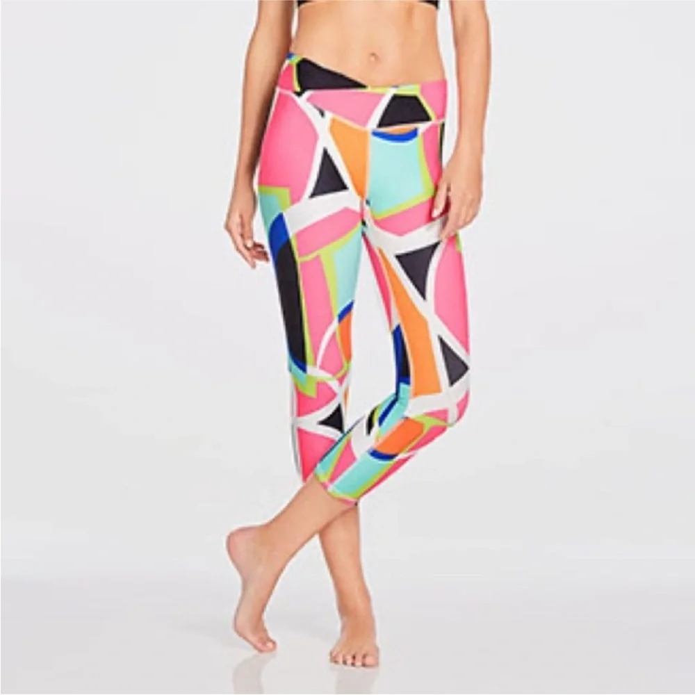 Fabletics Define PowerHold® Mid-Rise Capris - Picture 2 of 6